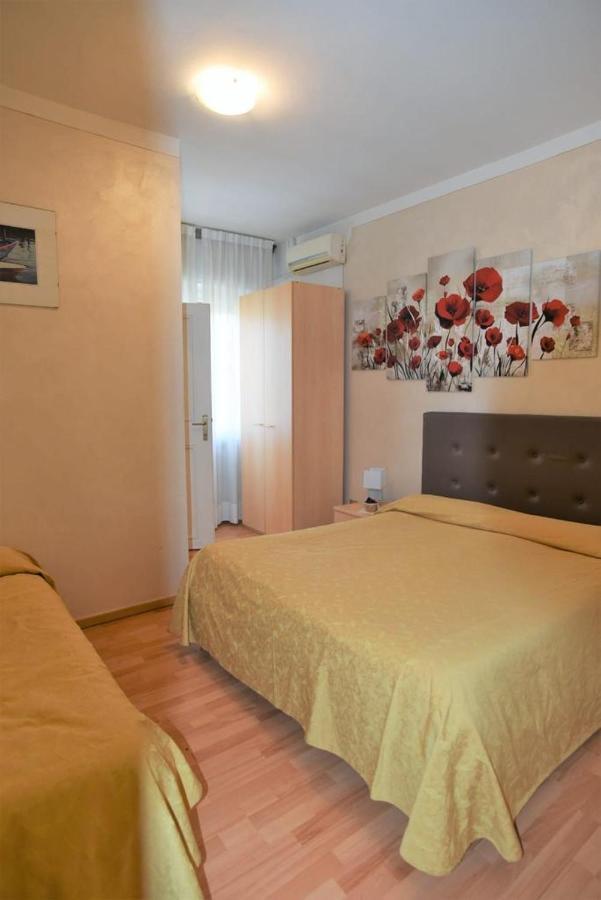La Lanterna Hotel Garda  Exterior photo